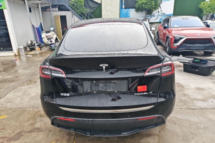 Tesla Model Y 2021 car image #6