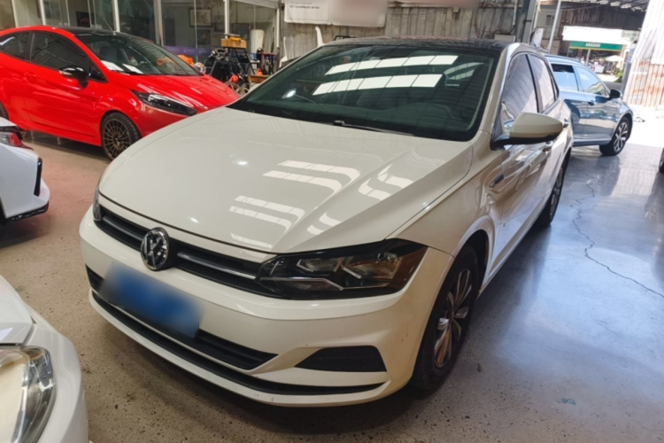 Volkswagen Polo 2019 car image #2