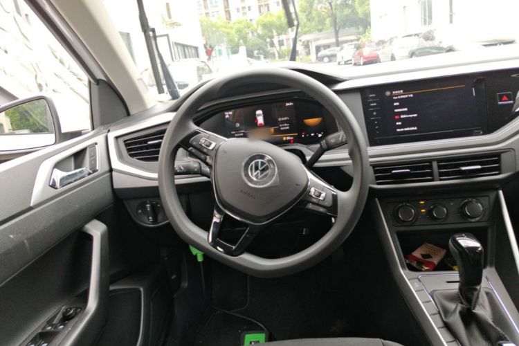 Volkswagen Polo 2022 car image #11