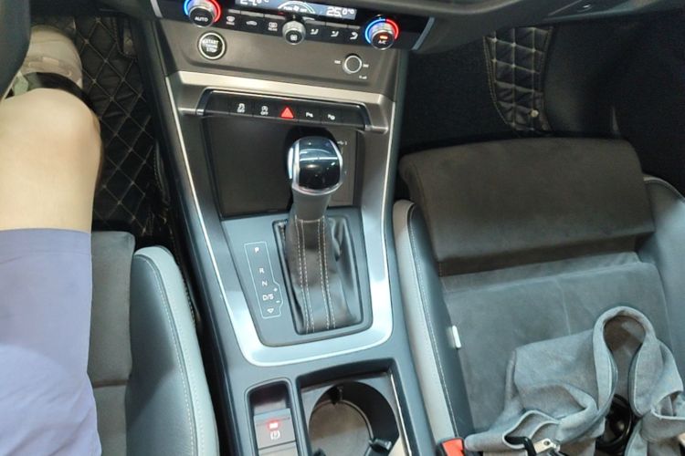 Audi Q3 2022 #14 Audi Q3 2022 صورة سيارة #14
