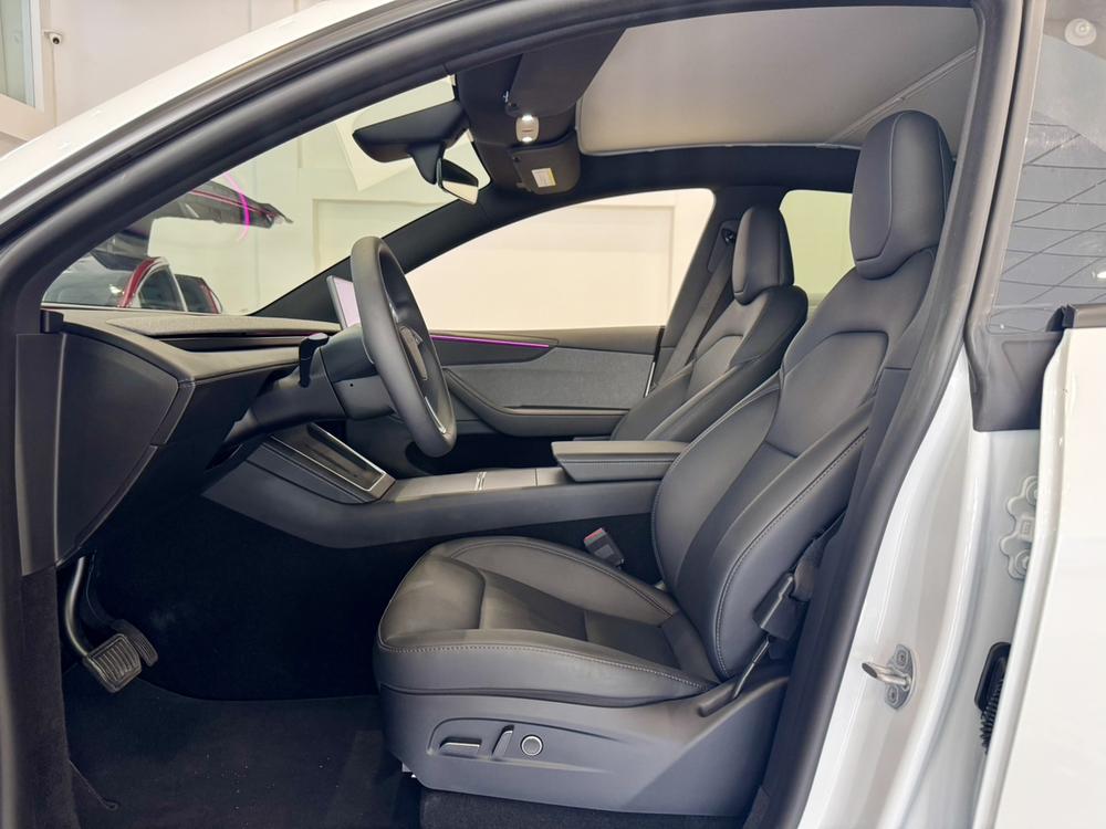 Tesla Model Y 2026 #14 Tesla Model Y 2026 car image #14