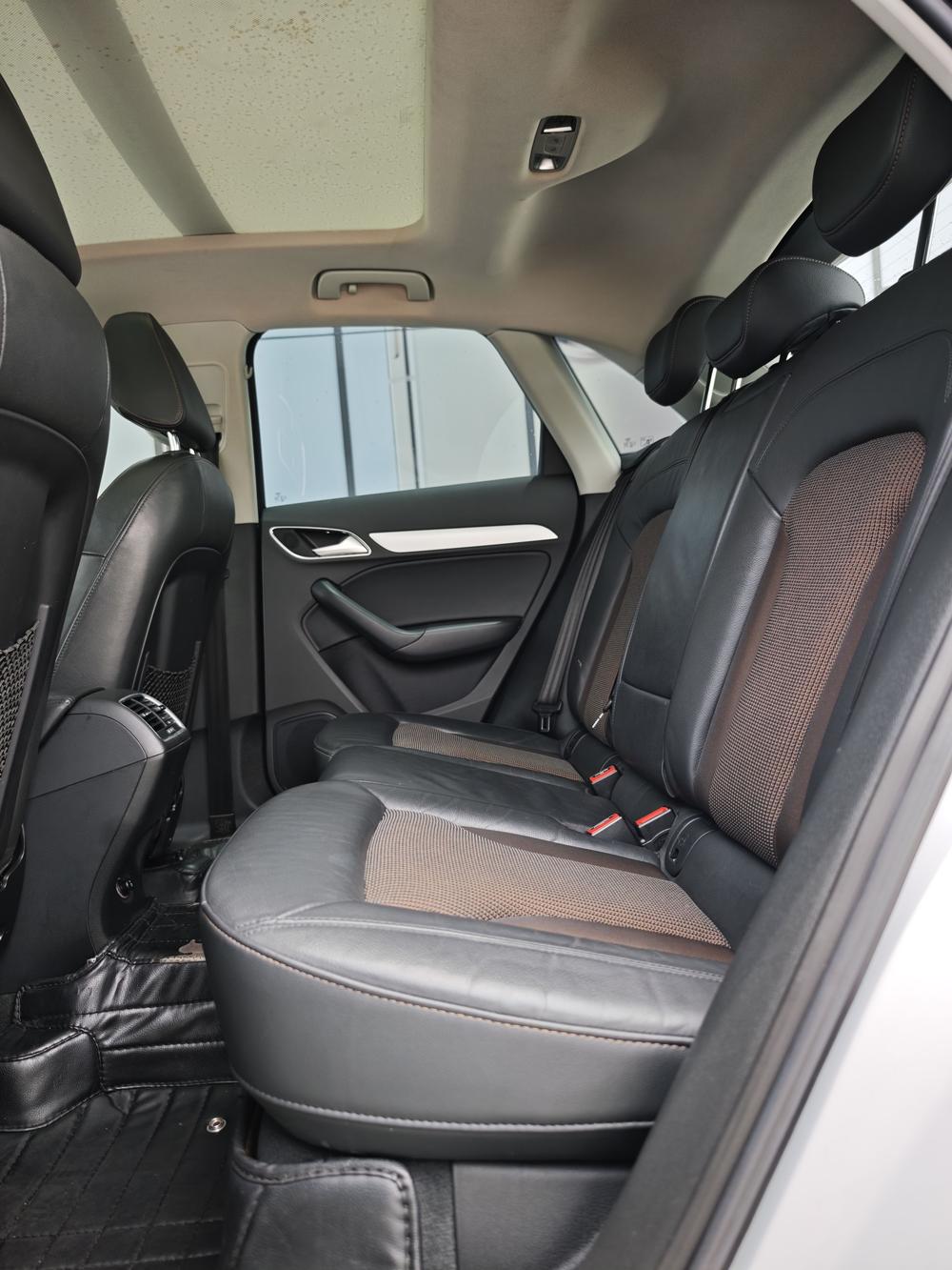 Audi Q3 2018 car image #19