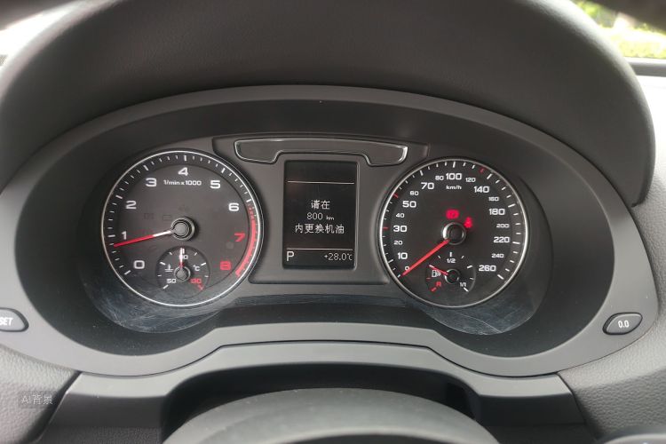Audi Q3 2016 car image #13