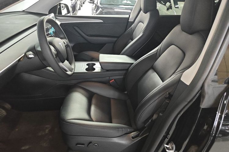 Tesla Model Y 2023 immagine di auto #15
