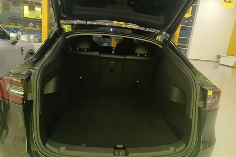 Tesla Model Y 2025 imagem de carro #19