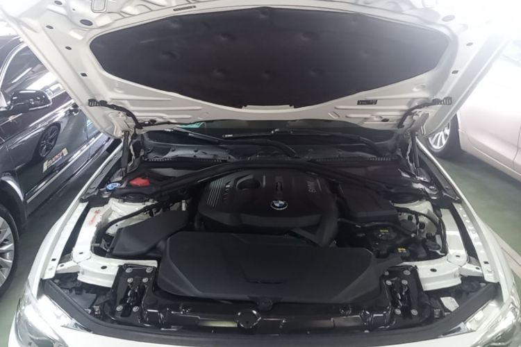 BMW 3 Series 2018 imagen de coche #22