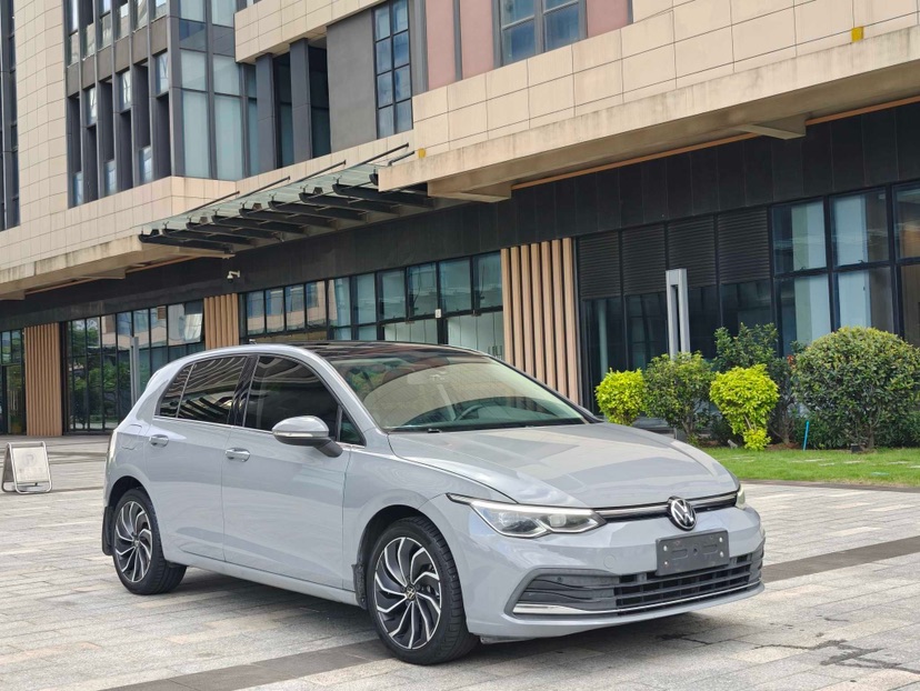 Volkswagen Golf 2021 car image #2