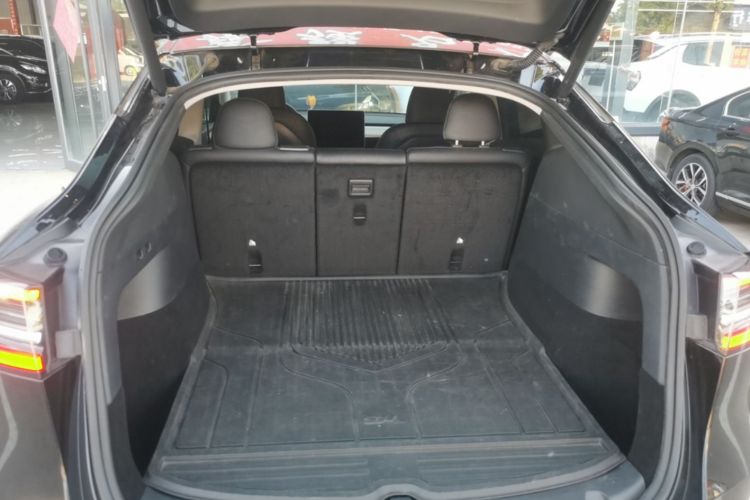 Tesla Model Y 2023 car image #19