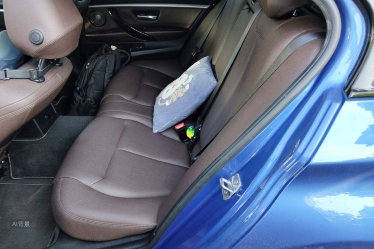 BMW 3 Series 2018 car image #19