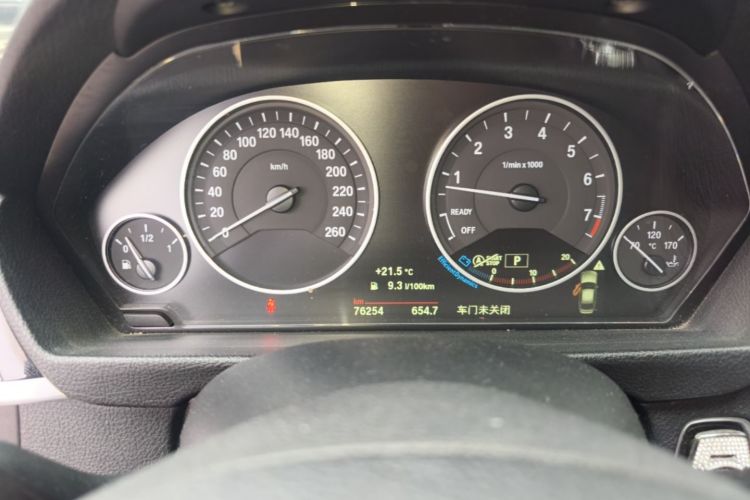 BMW 3 Series 2018 car image #12