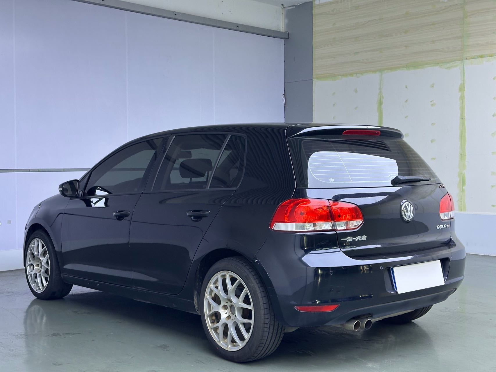 Volkswagen Golf 2010 car image #4