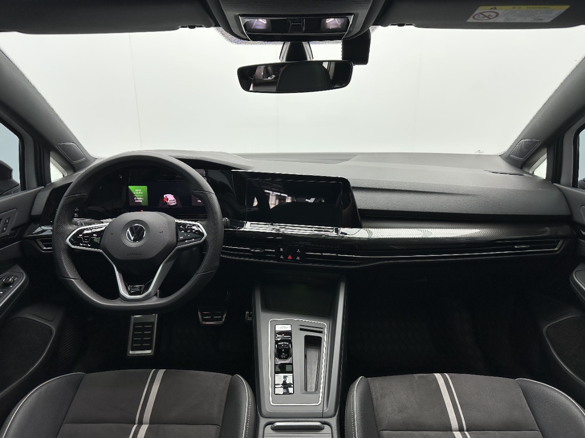 Volkswagen Golf 2023 car image #7