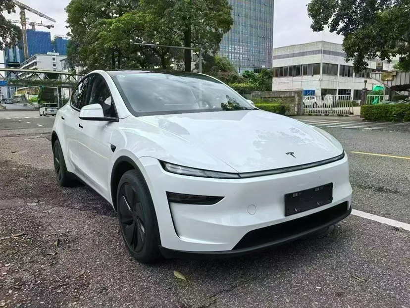 Tesla Model Y 2026 car image #3