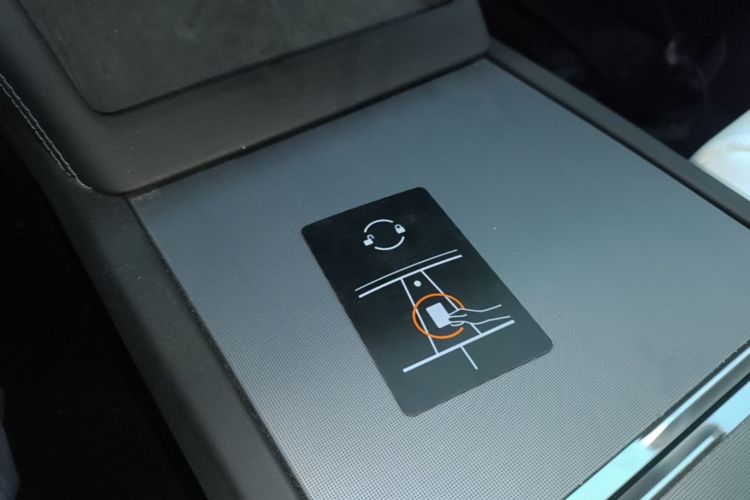 Tesla Model 3 2024 car image #9