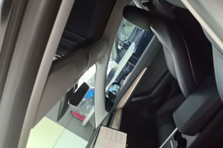 Tesla Model 3 2022 car image #18