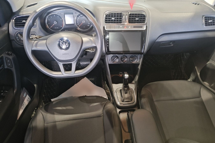Volkswagen Polo 2015 car image #10