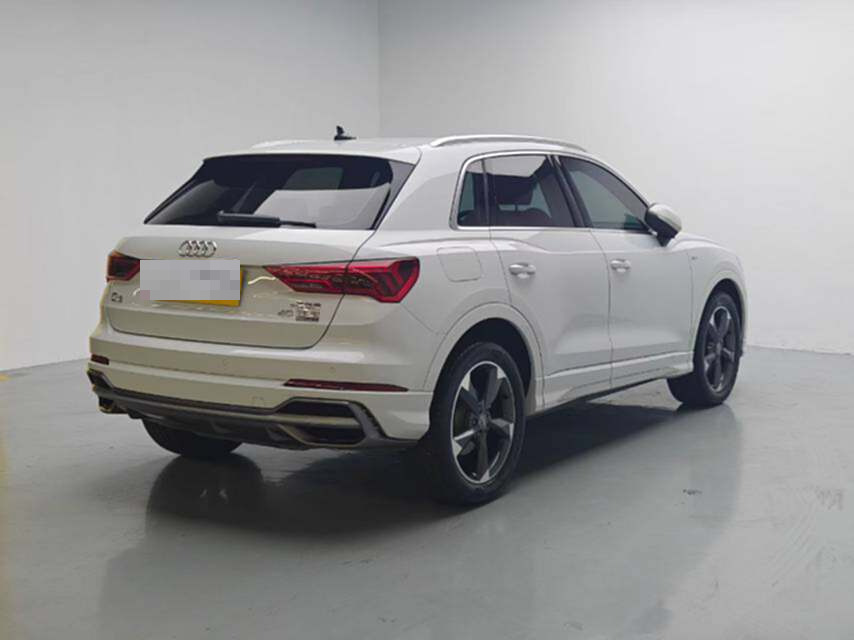 Audi Q3 2019 car image #9