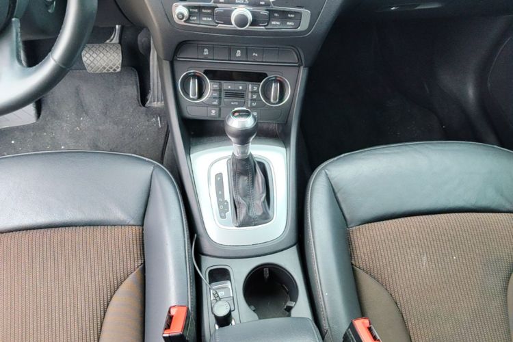 Audi Q3 2017 car image #14