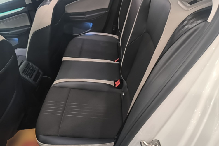 Volkswagen Golf 2021 car image #13