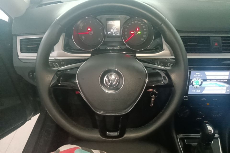 Volkswagen Bora 2016 car image #13