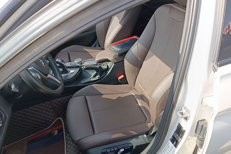 BMW 3 Series 2018 car image #15
