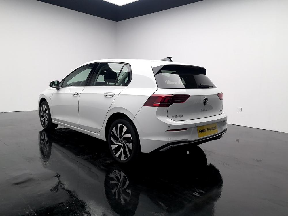 Volkswagen Golf 2026 imagen de coche #5