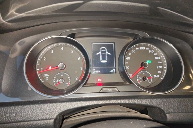 Volkswagen Golf 2019 car image #13
