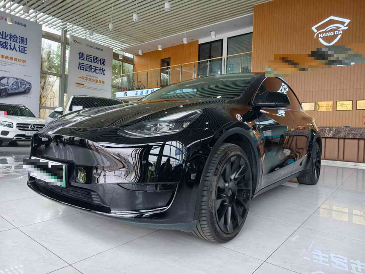 Tesla Model Y 2022 car image #2