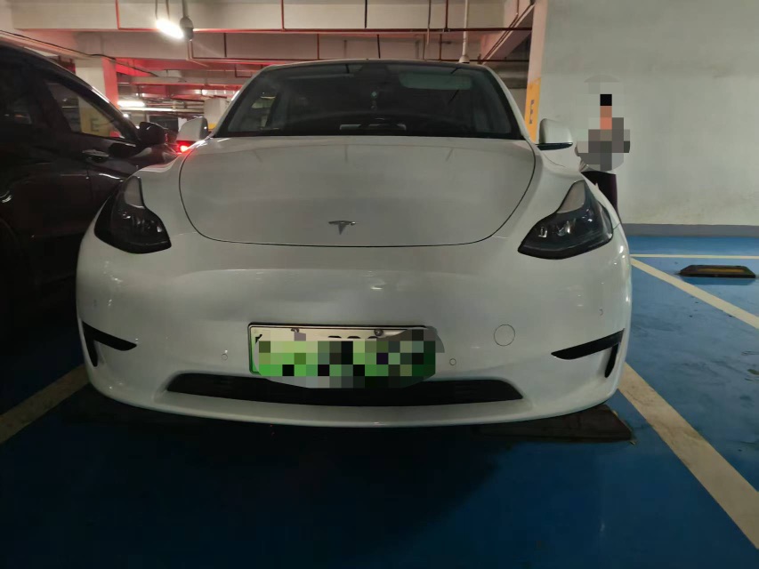 Tesla Model Y 2023 car image #2