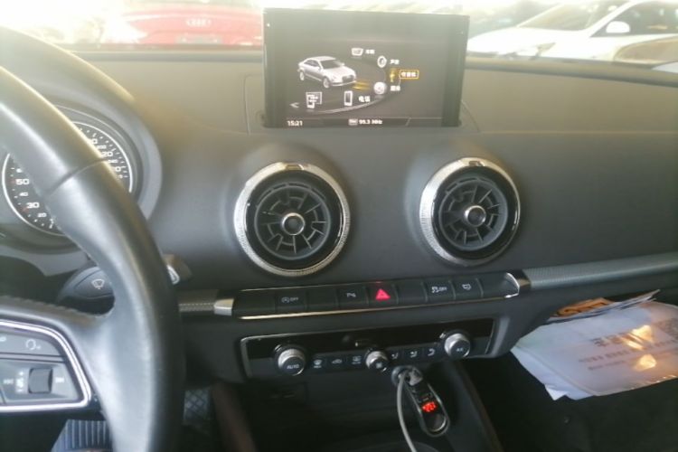 Audi A3 2019 immagine di auto #15