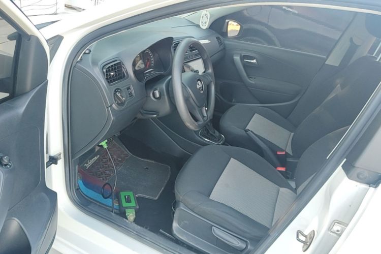 Volkswagen Polo 2019 car image #16