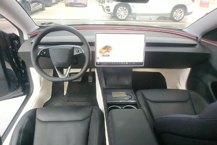 Tesla Model 3 2025 car image #11