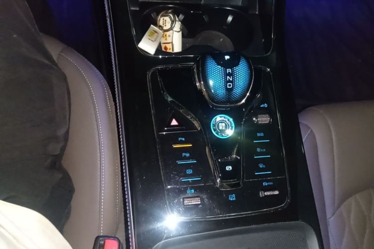 BYD Han 2025 immagine di auto #18