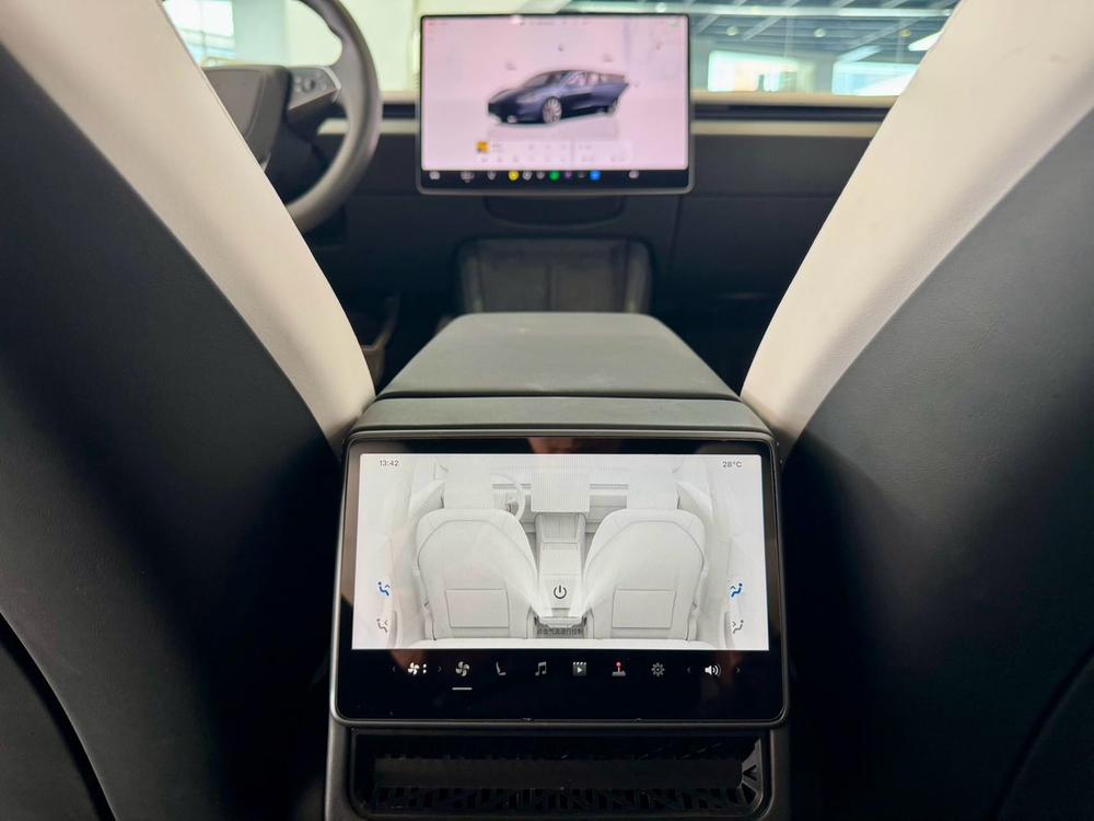 Tesla Model 3 2024 #8 Tesla Model 3 2024 car image #8