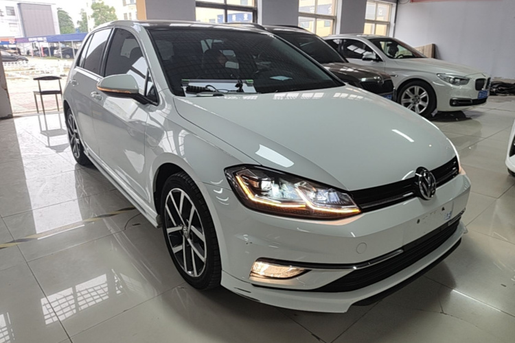 Volkswagen Golf 2020 car image #6