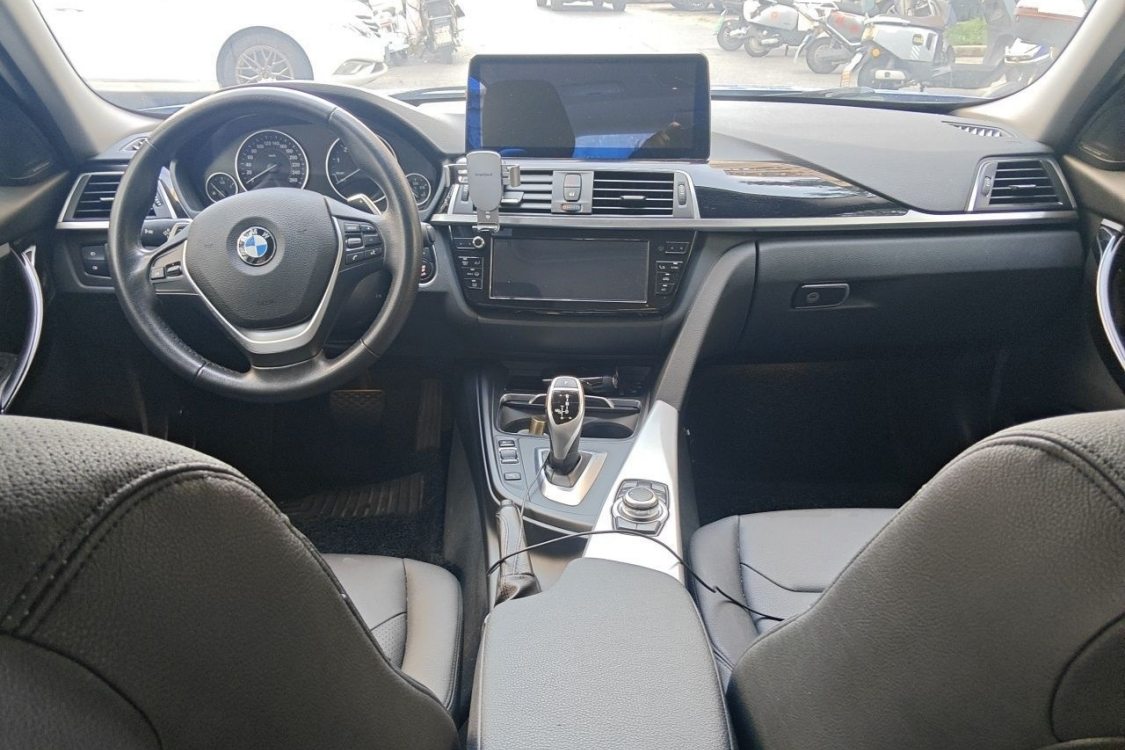 BMW 3 Series 2017 imagem de carro #21