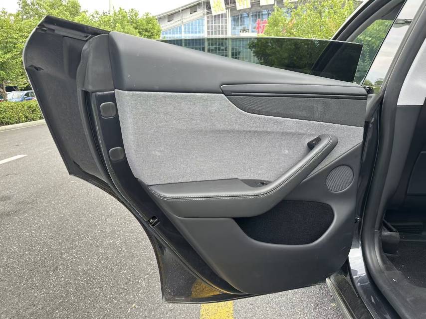 Tesla Model Y 2025 #19 Tesla Model Y 2025 car image #19