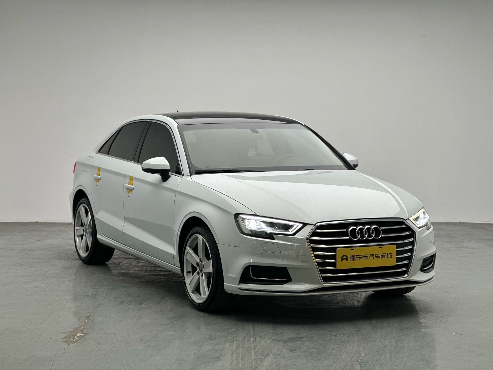 Audi A3 2019 car image #3