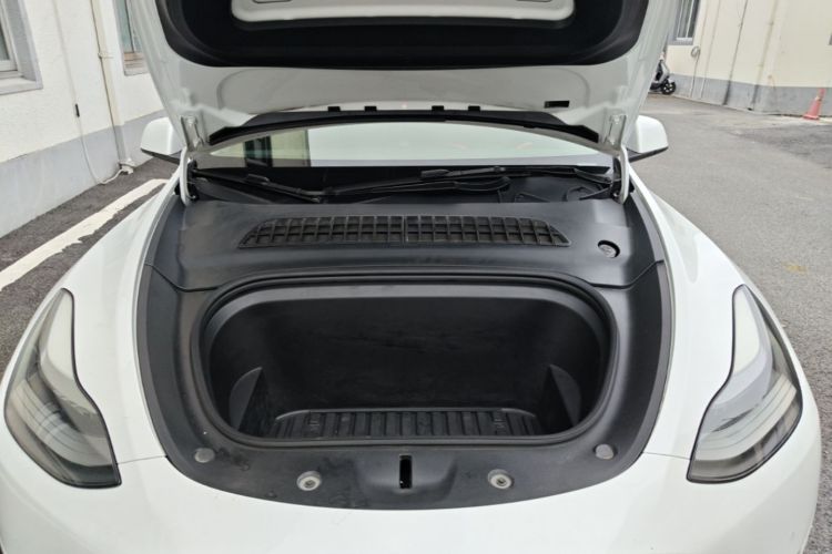 Tesla Model Y 2021 #20 Tesla Model Y 2021 car image #20