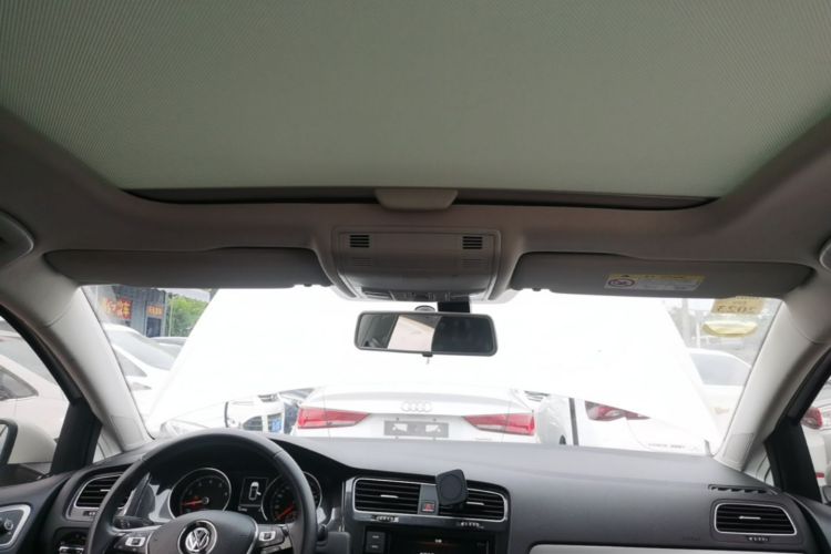 Volkswagen Golf 2019 car image #18