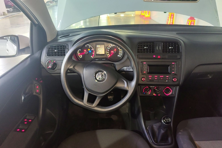 Volkswagen Polo 2017 car image #11