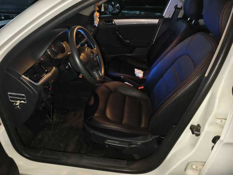 Volkswagen Bora 2013 car image #5