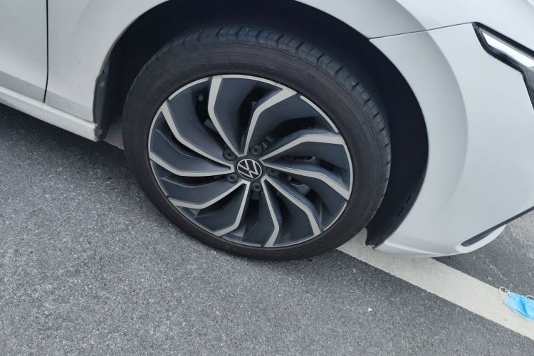 Volkswagen Golf 2021 car image #6
