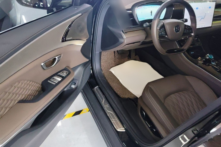 BYD Han 2023 car image #16
