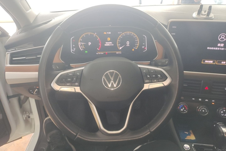 Volkswagen Bora 2023 car image #11