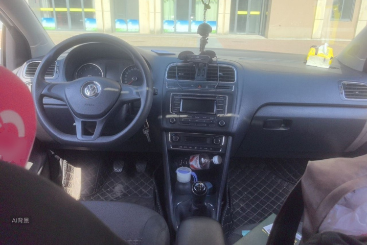 Volkswagen Polo 2015 car image #11