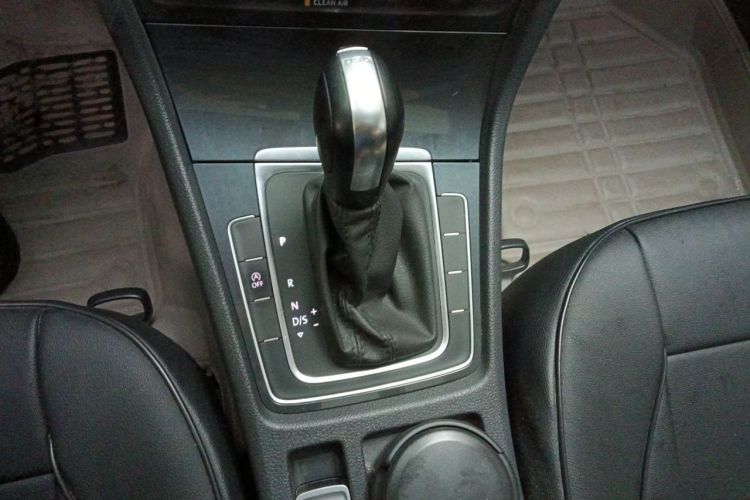 Volkswagen Golf 2018 car image #14