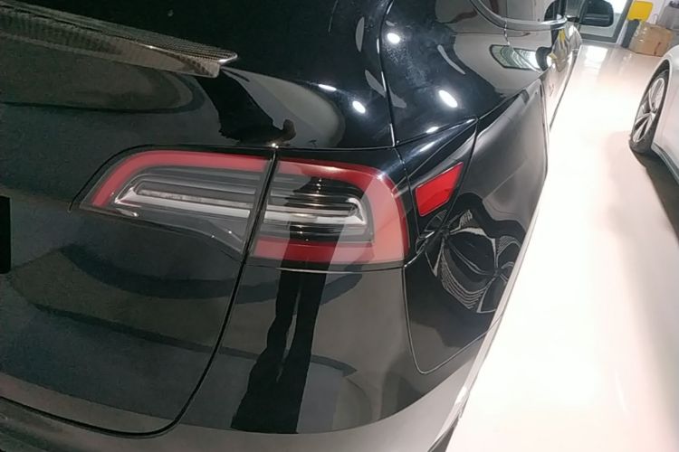 Tesla Model Y 2022 car image #8