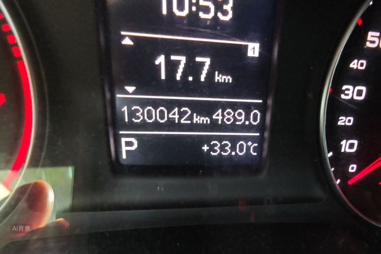 Audi Q3 2017 car image #14