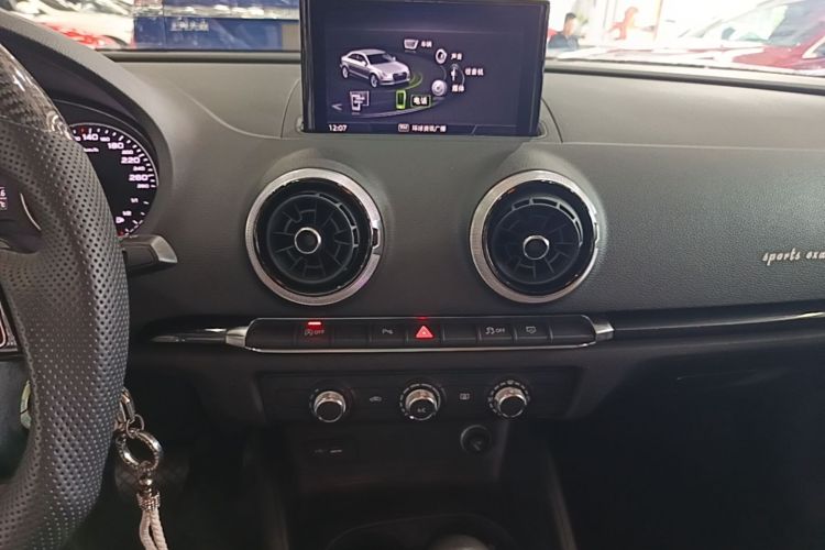 Audi A3 2018 car image #13